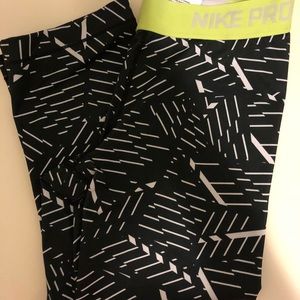 Nike Pro Crop Workout Leggings